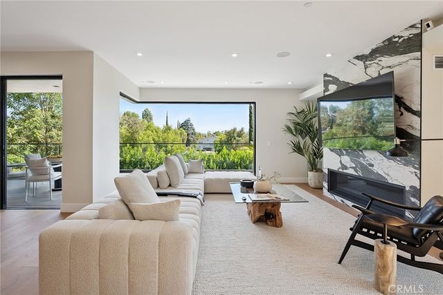 22268 Avenue San Luis, Woodland Hills, CA 91364