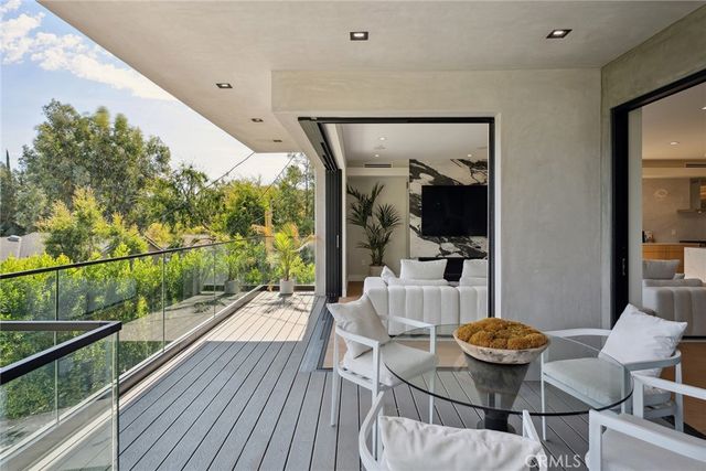 22268 Avenue San Luis, Woodland Hills, CA 91364