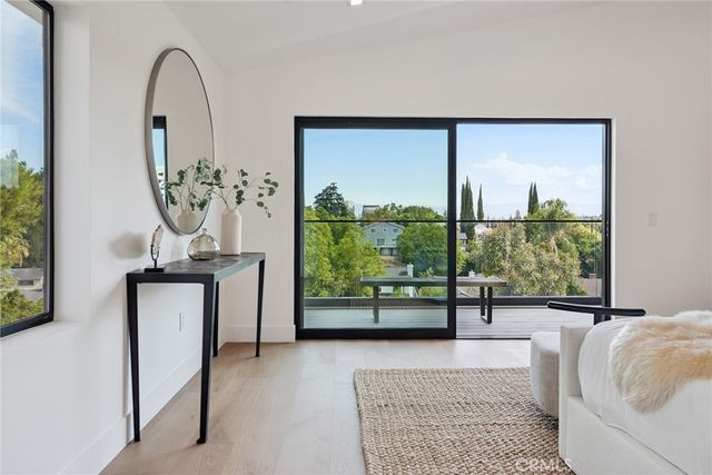 22268 Avenue San Luis, Woodland Hills, CA 91364