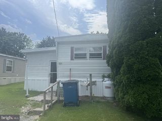 121 GRIMM LN, Middletown, PA 17057