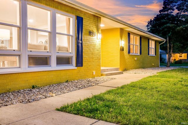 1906 Corby Boulevard, South Bend, IN 46617