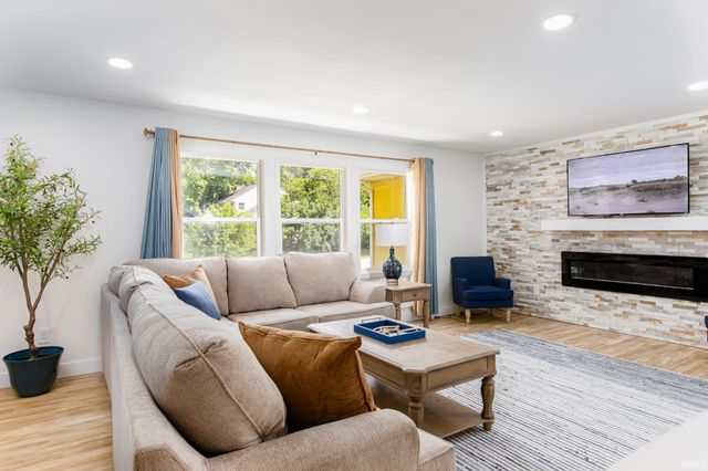 1906 Corby Boulevard, South Bend, IN 46617