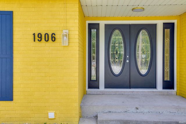 1906 Corby Boulevard, South Bend, IN 46617