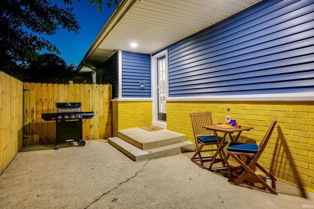 1906 Corby Boulevard, South Bend, IN 46617