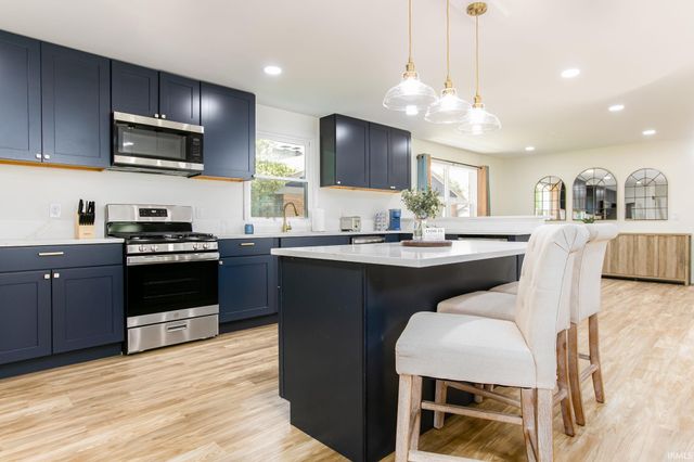 1906 Corby Boulevard, South Bend, IN 46617