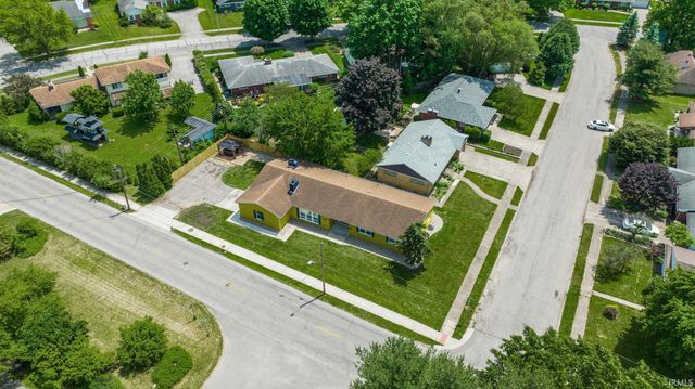 1906 Corby Boulevard, South Bend, IN 46617
