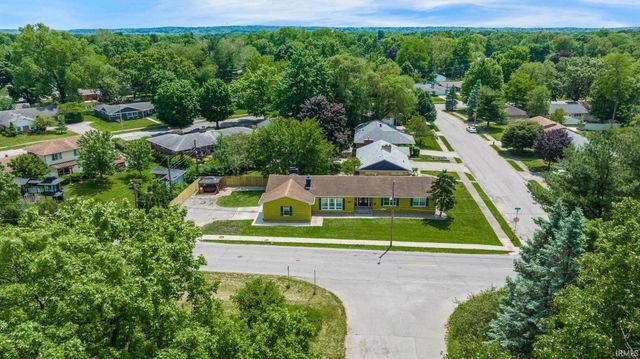 1906 Corby Boulevard, South Bend, IN 46617