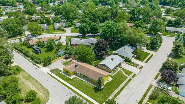 1906 Corby Boulevard, South Bend, IN 46617