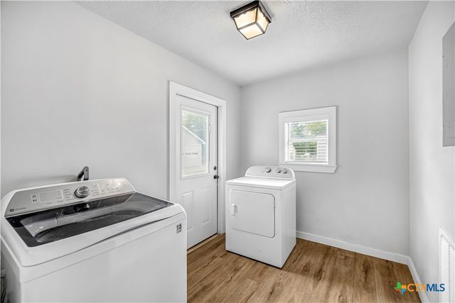 504 N Arnim, Moulton, TX 77975