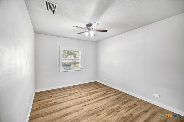 504 N Arnim, Moulton, TX 77975