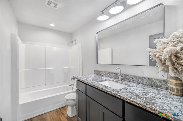 504 N Arnim, Moulton, TX 77975