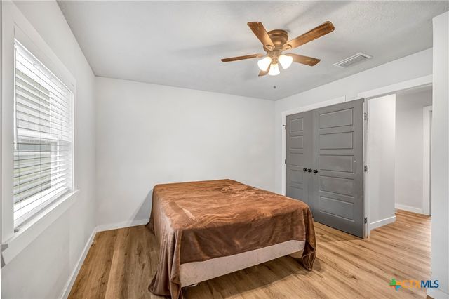 504 N Arnim, Moulton, TX 77975