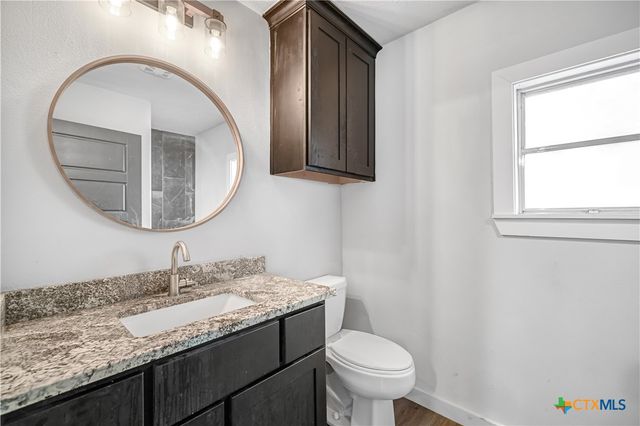 504 N Arnim, Moulton, TX 77975