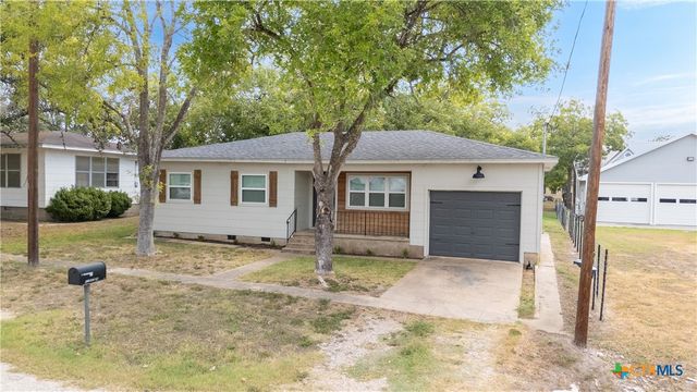 504 N Arnim, Moulton, TX 77975