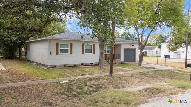 504 N Arnim, Moulton, TX 77975