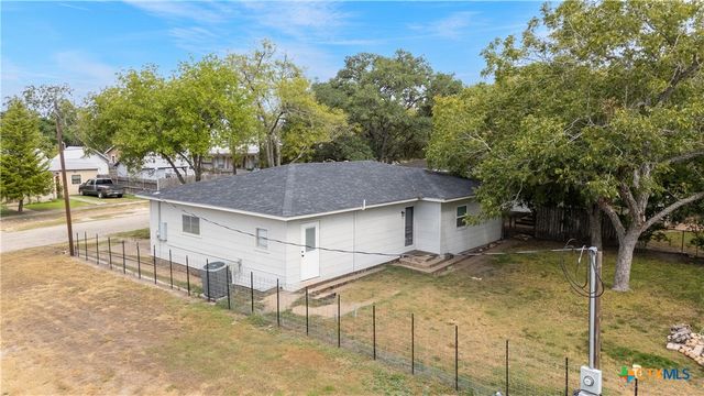 504 N Arnim, Moulton, TX 77975