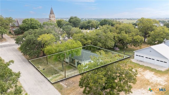504 N Arnim, Moulton, TX 77975