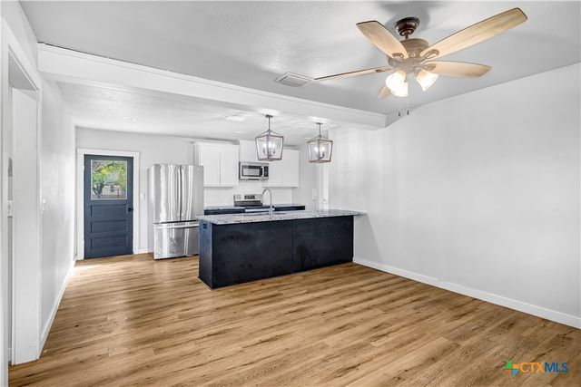 504 N Arnim, Moulton, TX 77975