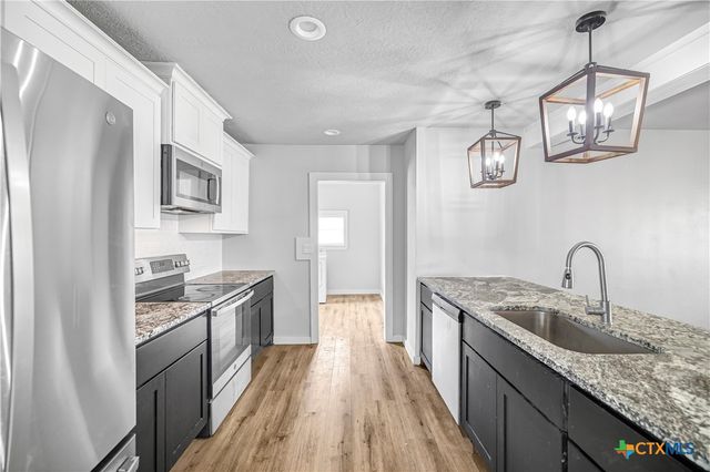 504 N Arnim, Moulton, TX 77975