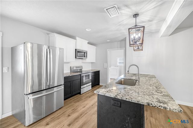 504 N Arnim, Moulton, TX 77975