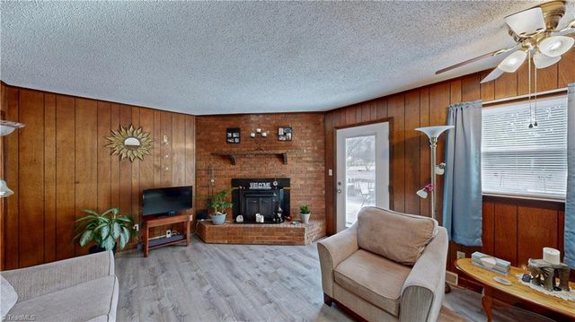 4211 VILLAGE Drive, Trinity, NC 27370