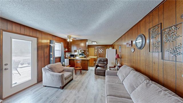 4211 VILLAGE Drive, Trinity, NC 27370