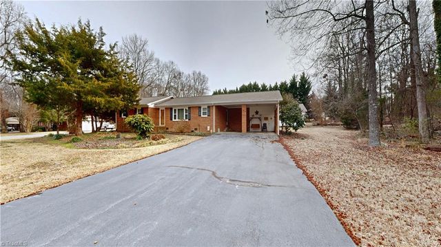 4211 VILLAGE Drive, Trinity, NC 27370