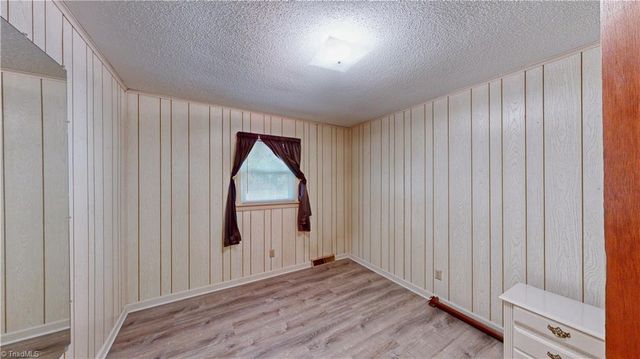 4211 VILLAGE Drive, Trinity, NC 27370