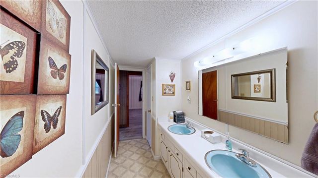 4211 VILLAGE Drive, Trinity, NC 27370