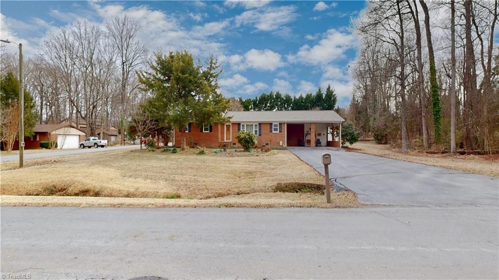 4211 VILLAGE Drive, Trinity, NC 27370