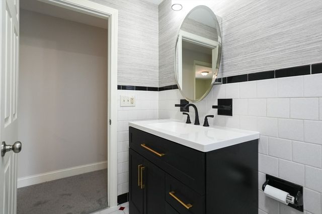 1477 Dunhamtown Brimfield Rd, Brimfield, MA 01010