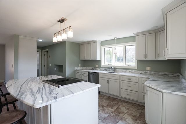 1477 Dunhamtown Brimfield Rd, Brimfield, MA 01010
