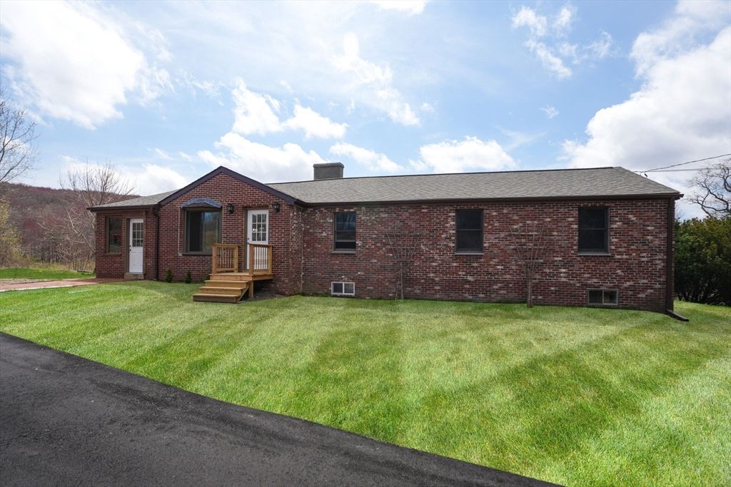 1477 Dunhamtown Brimfield Rd, Brimfield, MA 01010