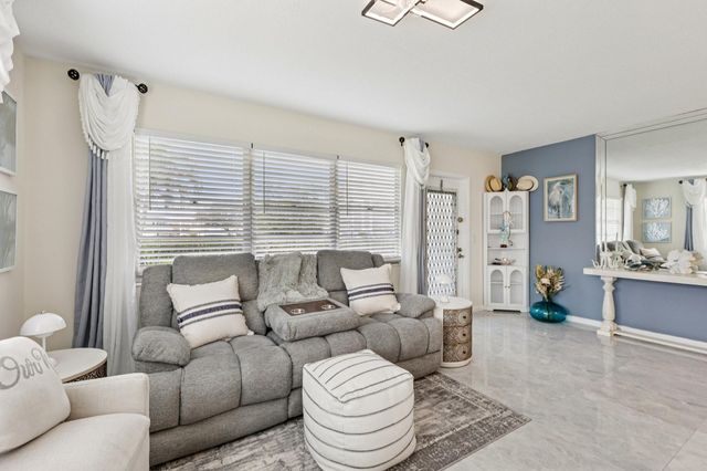 125 Oakridge J 125, Deerfield Beach, FL 33442