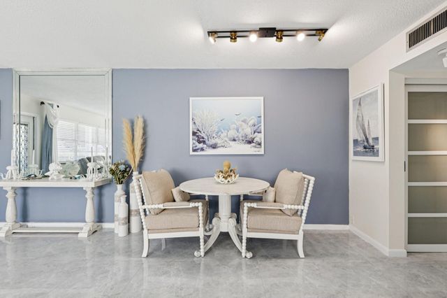 125 Oakridge J 125, Deerfield Beach, FL 33442