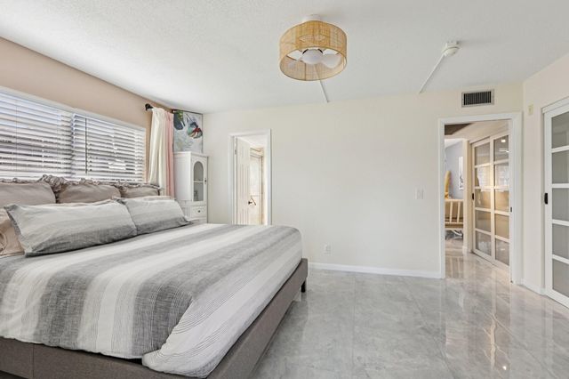 125 Oakridge J 125, Deerfield Beach, FL 33442