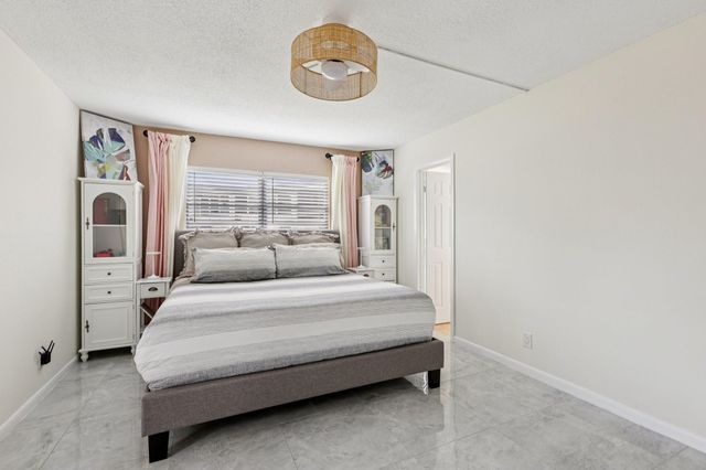 125 Oakridge J 125, Deerfield Beach, FL 33442