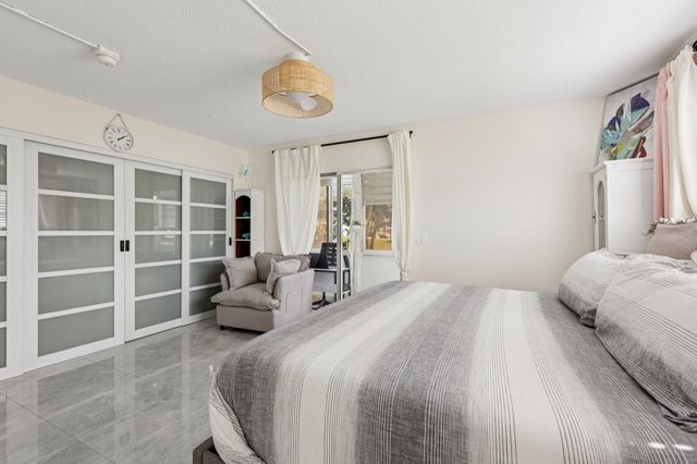 125 Oakridge J 125, Deerfield Beach, FL 33442