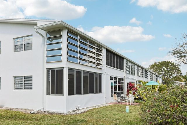 125 Oakridge J 125, Deerfield Beach, FL 33442