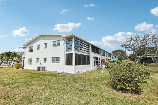 125 Oakridge J 125, Deerfield Beach, FL 33442