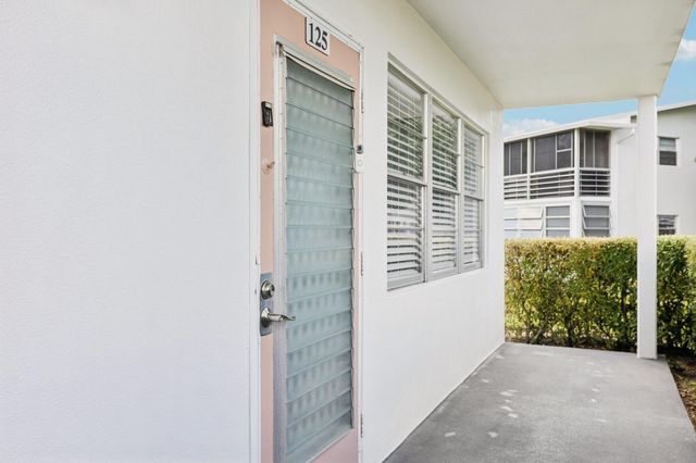125 Oakridge J 125, Deerfield Beach, FL 33442