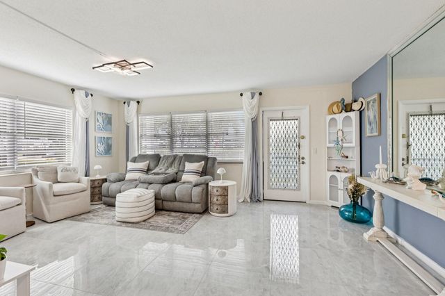 125 Oakridge J 125, Deerfield Beach, FL 33442