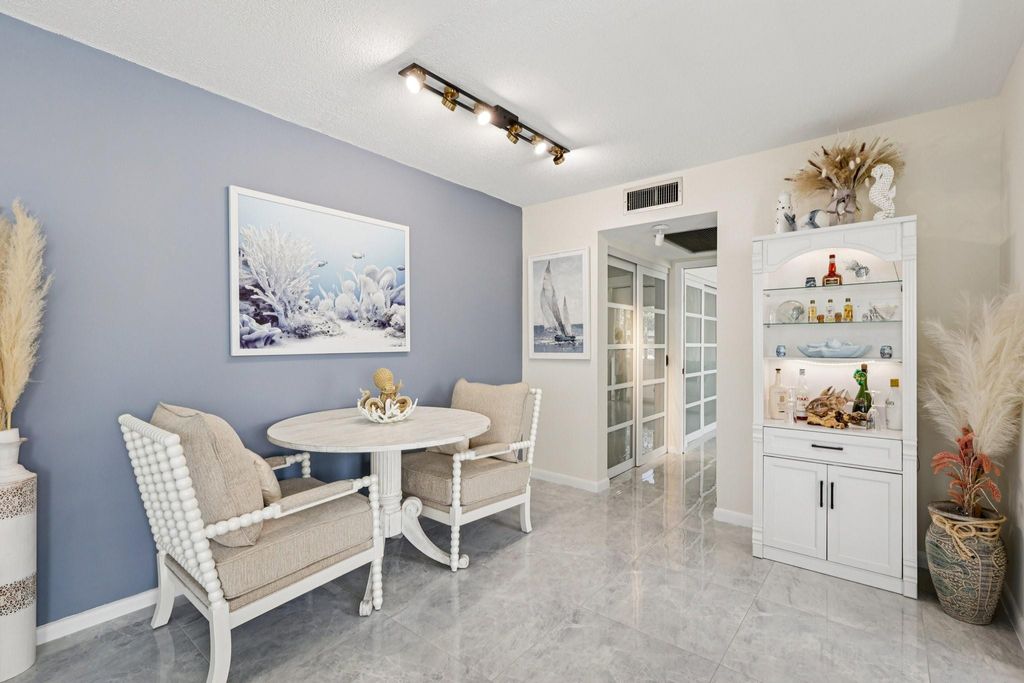 125 Oakridge J 125, Deerfield Beach, FL 33442