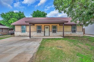 210 N Harrison Street, Mcgregor, TX 76657