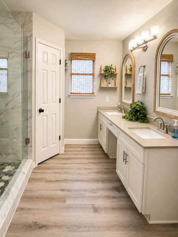 848 W Lynn Creek Drive, Arlington, TX 76001