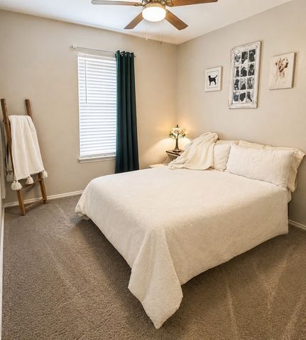 848 W Lynn Creek Drive, Arlington, TX 76001