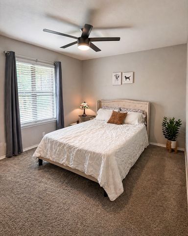 848 W Lynn Creek Drive, Arlington, TX 76001