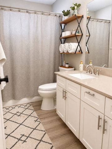 848 W Lynn Creek Drive, Arlington, TX 76001