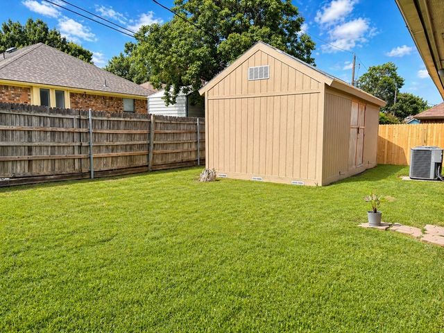 848 W Lynn Creek Drive, Arlington, TX 76001