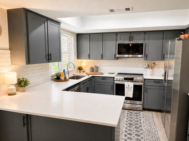 848 W Lynn Creek Drive, Arlington, TX 76001